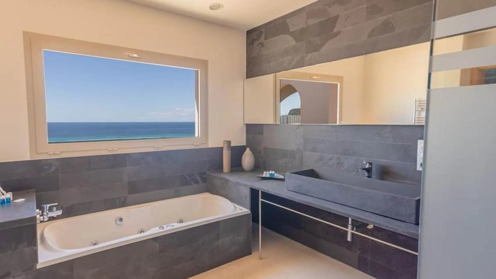 Wonderful Menorca Villa 6 Bedrooms Villa Increible Great Pool And Terrace Area With Stunning Sea Views 苏昂博